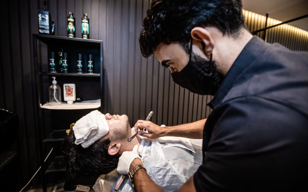 6 Notable Benefits That Come with Getting a Hot Towel Shave